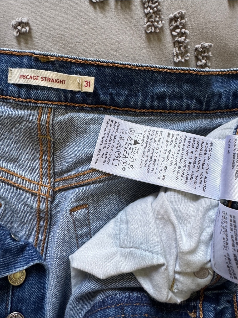 Levi’s Ribcage Straight Jean - Picture 9 of 9